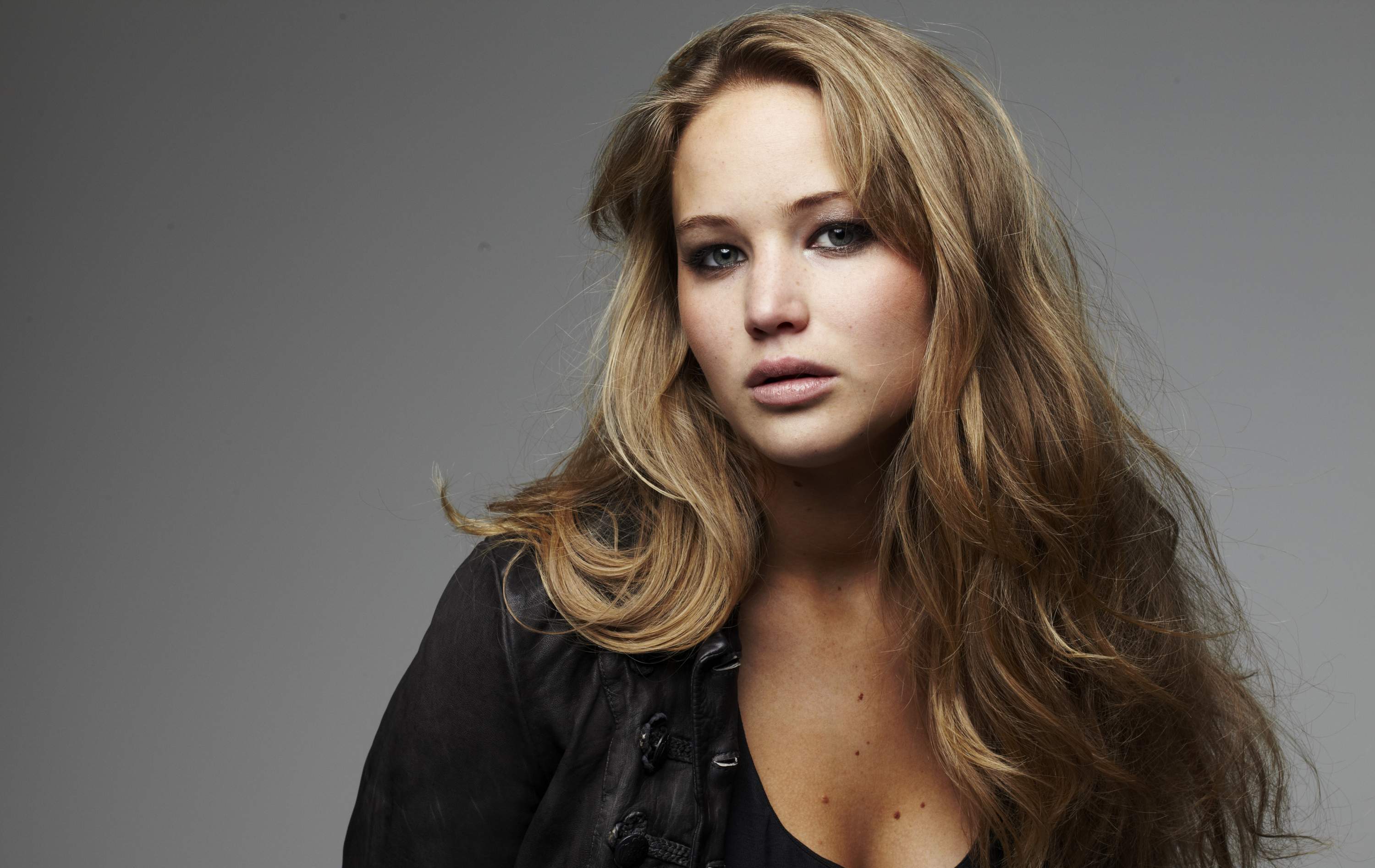 Jennifer Lawrence reveals her struggle in the dating game.